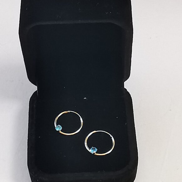 10 Kt Gold 'keeper' hoop Earrings with Blue Topaz stones - Picture 7 of 8